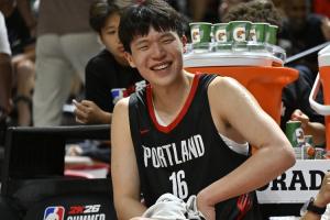 隊(duì)記：楊瀚森英語私下說得比發(fā)布會(huì)好 他還能用籃球語言進(jìn)行交流