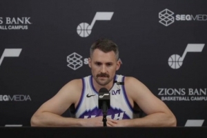 頭發(fā)白了！樂(lè)福：隊(duì)友都叫我老哥或叔叔  我欣然接受這種稱謂