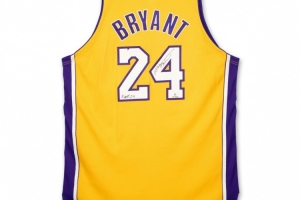 科比首次親穿的24號球衣將被拍賣 2006年曾以10000美元價格出售