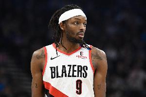 打得還行！格蘭特半場9投2中得8分5板1助2斷0失誤 正負值+11