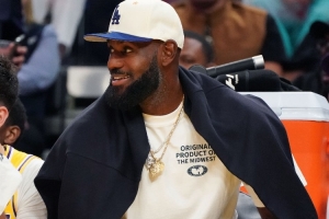 A-史密斯怒噴老詹：爛片不拍續(xù)集 歷史第二人為何靠噱頭博關(guān)注？