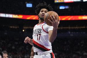 狀態(tài)火熱！夏普半場13中8砍下20分3板2助 次節(jié)獨(dú)得13分