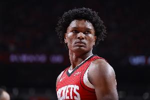 杜蘭特：阿門持球時無所不能 他能做出正確決策 出手三分很自信