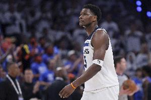 效率不高！愛(ài)德華茲17中6拿到17分3板1斷1帽