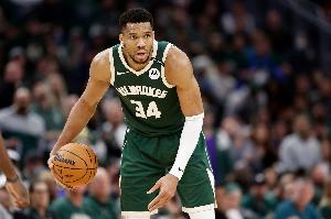 對陣活塞！里弗斯：字母&庫茲馬今天不打 庫茲馬臀部傷勢并不嚴(yán)重