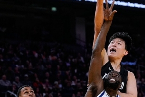 隊(duì)記：第四節(jié)開拓者可多圍繞楊瀚森來打戰(zhàn)術(shù) 把球給他去嘗試組織