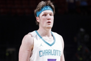 黃蜂主帥：克尼佩爾每天都想要變得更強 他會扮演重要角色