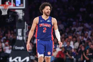 持續(xù)進(jìn)化！康寧漢姆半場(chǎng)14中8&8罰全中怒轟26分6板6助2斷！