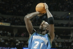 冷知識！加內(nèi)特是唯一一位對陣過72勝公牛和73勝勇士的球員