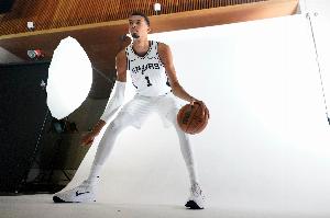 美記：文班需要加強(qiáng)核心力量 英格拉姆就是練核心力量后表現(xiàn)提升