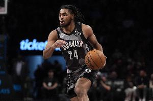 火車開起來！托馬斯首節(jié)8分鐘6中6&三分1中1砍14分 另有1板1助1斷