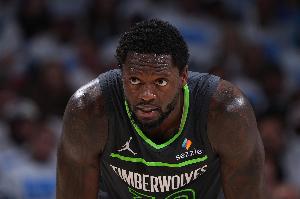 中規(guī)中矩！蘭德爾10中4拿到16分5板1助 次節(jié)4中0