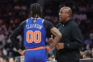 外線就是扔不進(jìn)！克拉克森11中4&三分6中0拿到10分3板3助