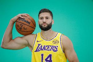 要不咱們還是再多練練？克萊伯登場(chǎng)1分29秒就送出1失誤3犯規(guī)！