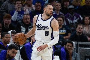 隨便打打！拉文三節(jié)11中4拿到15分4板6助