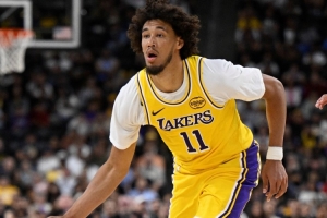 望無礙！海斯4中3得到6分4板1斷 遭遇手腕扭傷提前退賽