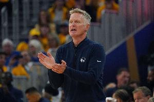 科爾：我認(rèn)為每個(gè)人都應(yīng)該是約基奇的球迷 也許門面要求美國(guó)人？