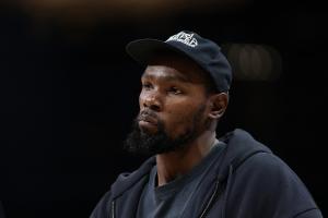 杜蘭特降薪但火箭&伊森沒提前續(xù)約~網(wǎng)友：合著KD白降薪3000萬了？