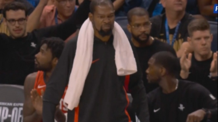 震驚全隊(duì)！申京命中神奇打板 替補(bǔ)席全隊(duì)起立&杜蘭特撇嘴做鬼臉