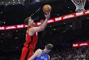 隊記：申京將罰球命中率的進步延續(xù)到了常規(guī)賽 這將產(chǎn)生重大影響