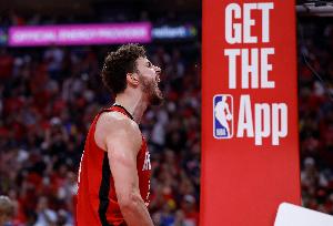 多人結(jié)合體？雷吉-米勒：申京在場(chǎng)上就像是諾維茨基