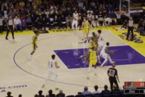 扎實(shí)的！楊瀚森掩護(hù)助隊(duì)友穩(wěn)穩(wěn)上籃命中！