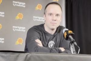 小吧問太陽主帥對新秀的建議 對方笑答：NBA很難 要抓住一切機(jī)會~