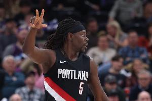 挺全面但手感一般！霍勒迪19中6砍下18分9籃板12助攻4搶斷