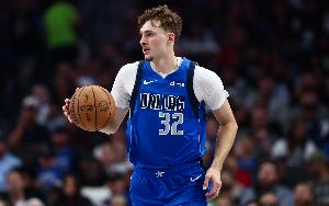 很滯澀！弗拉格全場15投6中 得到12分6板6助2斷另有4失誤