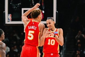 殘陣?yán)销棻緢?chǎng)送出37次助攻 三分命中率41% 且逼出湖人19次失誤