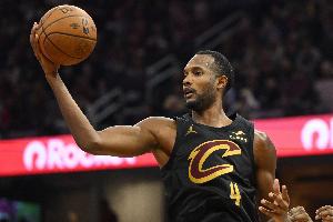 進(jìn)攻高效！莫布里半場8中6拿到16分2板1助1帽 首節(jié)獨(dú)得11分