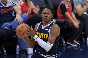 會挽彎弓射大雕！沃特森接對手救球戰(zhàn)斧單臂劈扣