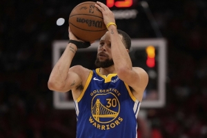 費(fèi)爾頓：中距離仍是比賽的一部分 并非人人能像庫里那樣投三分