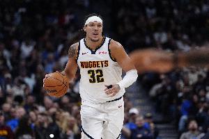 搶戲！內(nèi)史密斯搶板被犯規(guī)平拍倒地 休戰(zhàn)戈登場下抱怨吃T