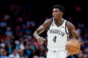 接鍋球！20號(hào)秀鮑威爾弧頂迎著布里奇斯命中壓哨三分