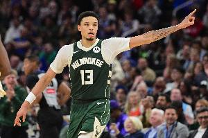 穩(wěn)定發(fā)揮難救主！羅林斯12中7&三分6中3貢獻19分2板5助