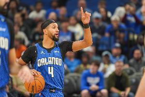 沖擊力十足！薩格斯首節(jié)4中2&罰球7中6拿11分 另有4板2助1斷