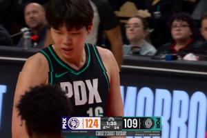 很積極?。铄旃ヒ获R當(dāng)先 上籃被帽但搶回來(lái)再次打進(jìn)2+1