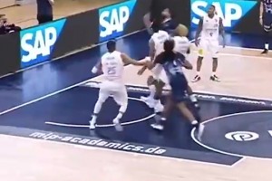 平地響驚雷！！腳下是裝彈簧了嗎？??