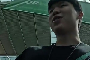 楊瀚森簡直社交悍匪??！在機(jī)場人氣是真高