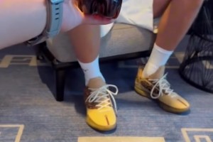 真以為我愛(ài)喝可樂(lè)??？約老師擺手拒絕遞來(lái)的可樂(lè)??