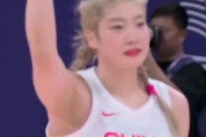 這眼神太霸氣！李夢(mèng)此前亞洲杯面對(duì)日本自信命中追身三分