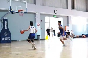 小姑娘這球技厲害了！就這控運(yùn)水平就能秒殺不少吧友吧??