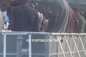 徐靜雨：斯瑪特是湖人非常重磅的引援，估計(jì)下賽季能打首發(fā)，小里去打替補(bǔ)