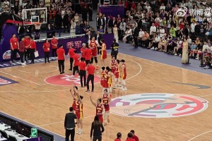 奪得季軍！中國女籃球員們謝場時，現(xiàn)場響起了《我愛你中國》