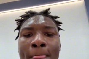 ??湖人新秀阿杜·蒂耶羅，親吻籃筐，這彈跳牛！??