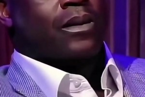 少兒不宜！主持人問(wèn)奧尼爾??有多長(zhǎng)，奧胖竟當(dāng)眾用鞋子比劃??