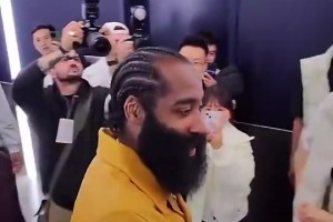 臥槽？！??杰倫-布朗女友的著裝這么大膽，竟然……