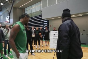 和東契奇完美互補(bǔ)？名場面：佩頓親自為斯瑪特頒DPOY！