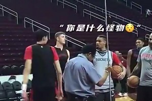 周琦在火箭展示自己的摸高天賦，把一旁的保羅和哈登給看呆了